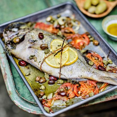 Daurade, sauce olive, câpre & tomate