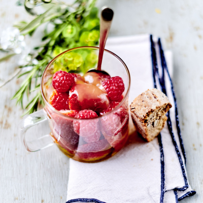 Fruits rouges, crème de citron & croustillants à l'huile d'olive