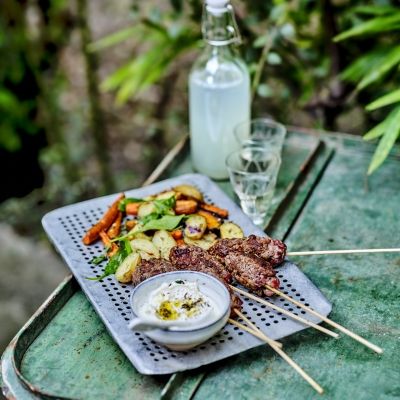 Brochettes d'agneau façon kefta & sauce au yaourt