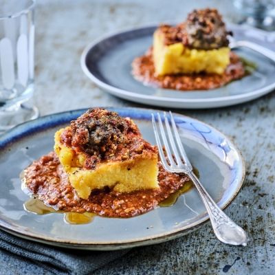 Kräuterklöße mit Polenta