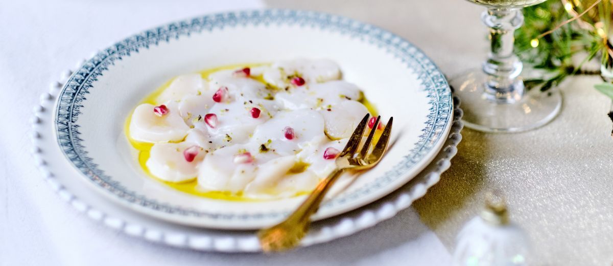 Carpaccio de Saint-Jacques et condiment blanc