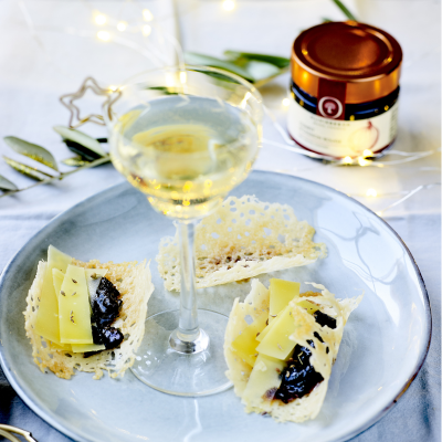 Tuiles de parmesan, comté & confit de figues